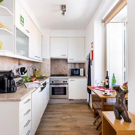 Chiado With View To The Castle Appartamento Lisbona