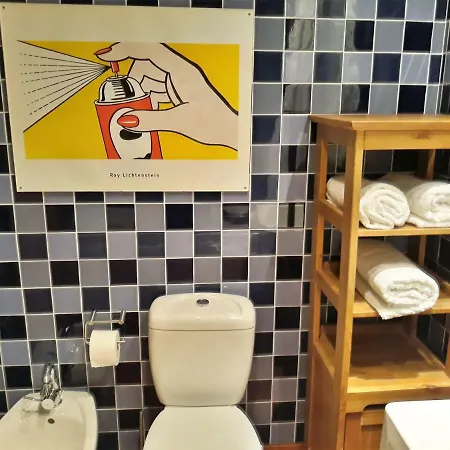 Chiado With View To The Castle Lissabon