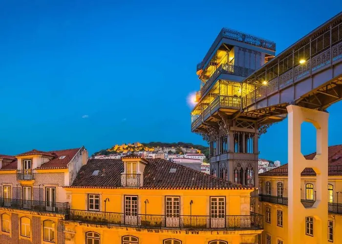 Chiado With View To The Castle ליסבון